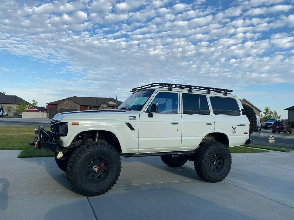 1988 white Toyota FJ62 Land Cruiser custom build with V8, 37 inch tires and more 1988 Toyota Land Cruiser