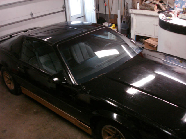 1988 z28 Camaro V8 automatic 88k miles black & gold corvette exhaust magna flow 1988 Chevrolet Camaro Iroc-Z Coupe 2-Door