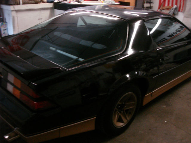 1988 Chevrolet Camaro Iroc-Z Coupe 2-Door - photo 3