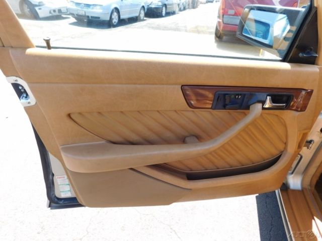 1989 Mercedes-Benz 400-Series 4 Dr - photo 9