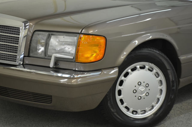 1989 Mercedes-Benz 400-Series - photo 2