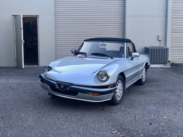 1989 Alfa Romeo Quadrifoglio 31K ORIGINAL MILES W/ DETAILED SERIVCE RECORDS 1989 Alfa Romeo Spider Quadrifoglio