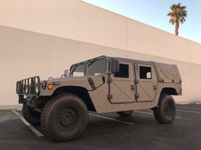 1989 AM General Hummer H1 Open Top SUV Humvee / Hummer H1 / Matte Desert Sand 1989 Hummer H1 Humvee / Hummer H1 Open Top SUV