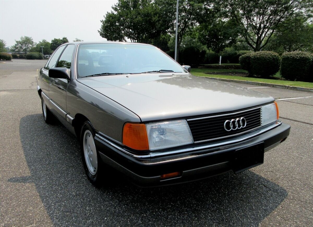 1989 100 Sedan - photo 2
