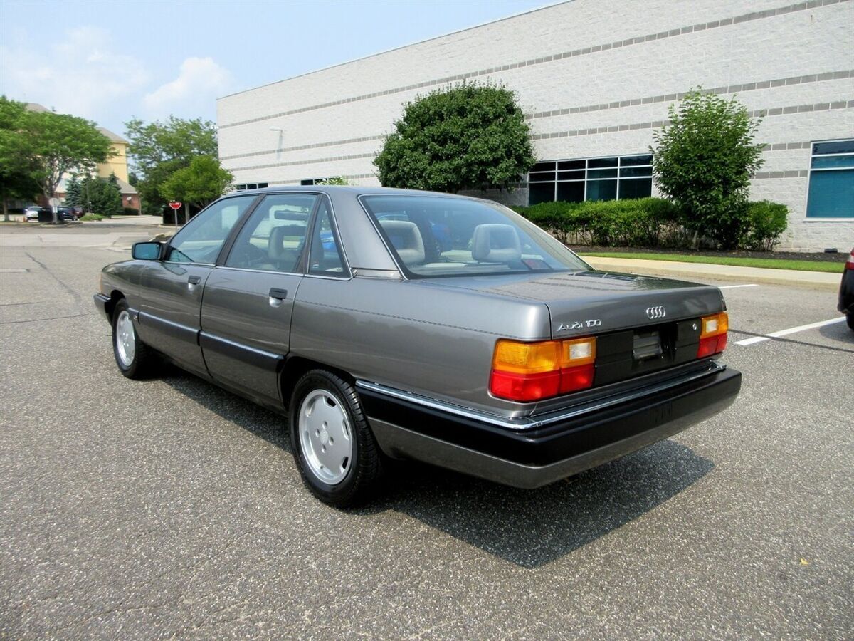 1989 100 Sedan - photo 3