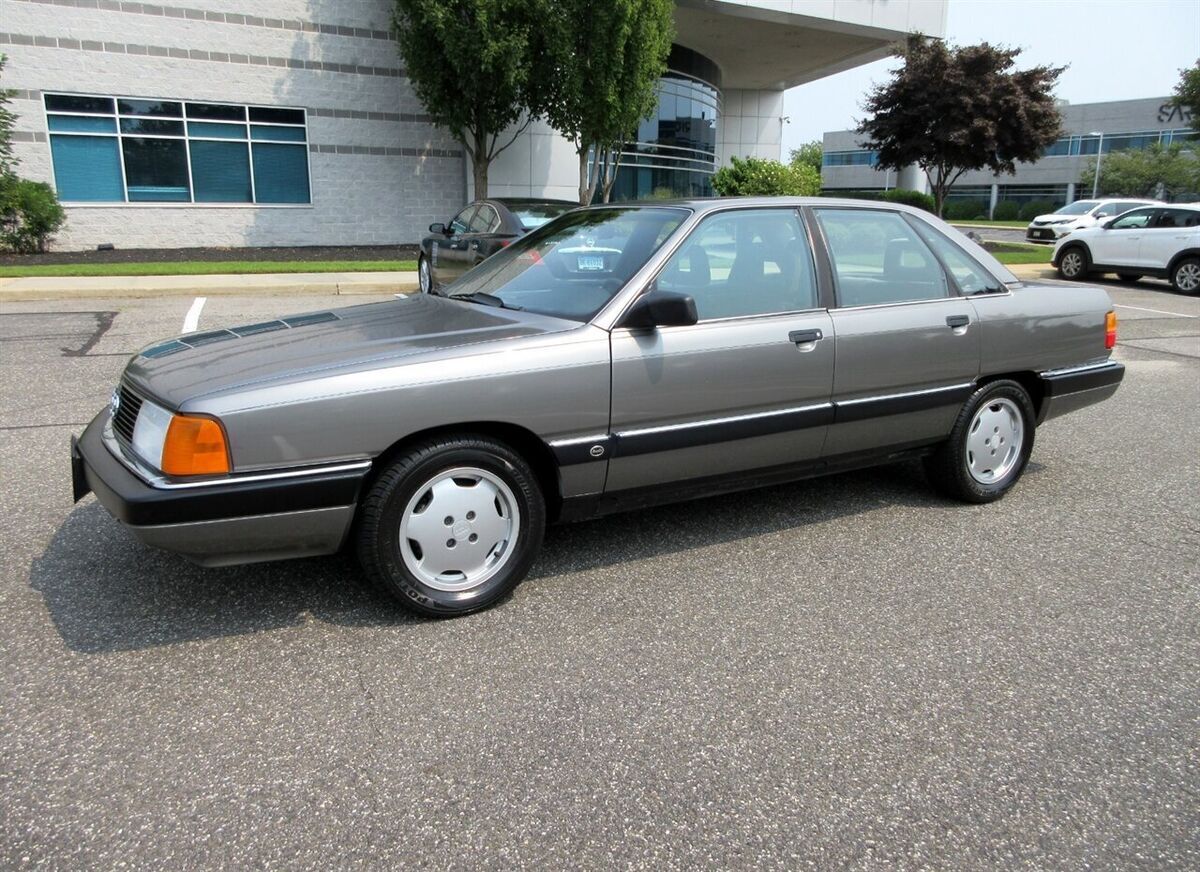 1989 100 Sedan - photo 5