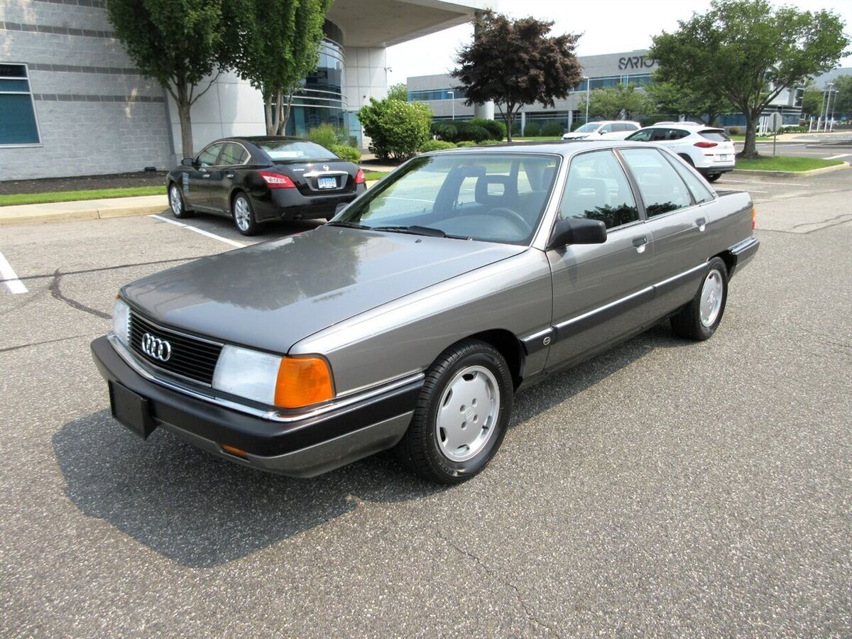 1989 100 Sedan - photo 9