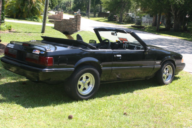 1989 Ford Mustang LX Convertible 2-Door - photo 2