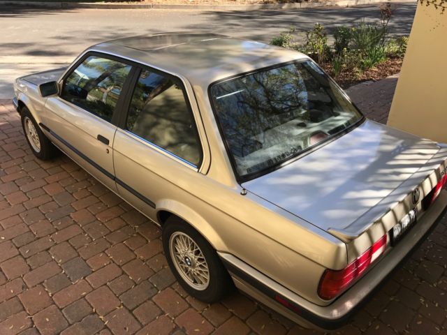 1989 BMW 3-Series 325is - photo 3