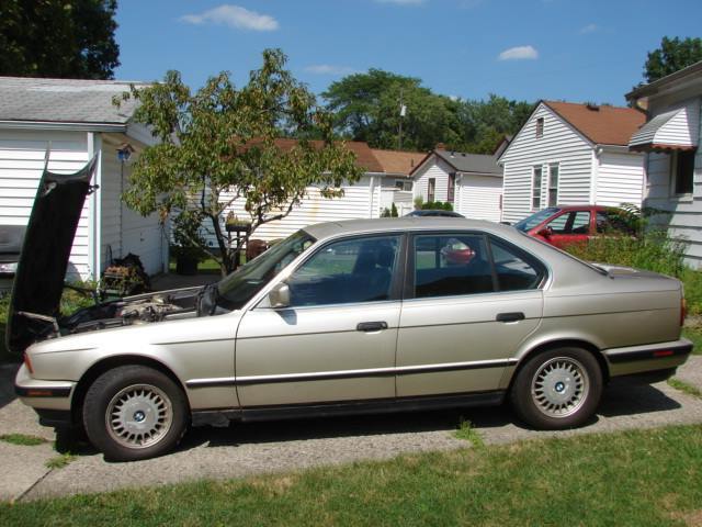 1989 BMW 525I 5-series 1989 BMW 5-Series black