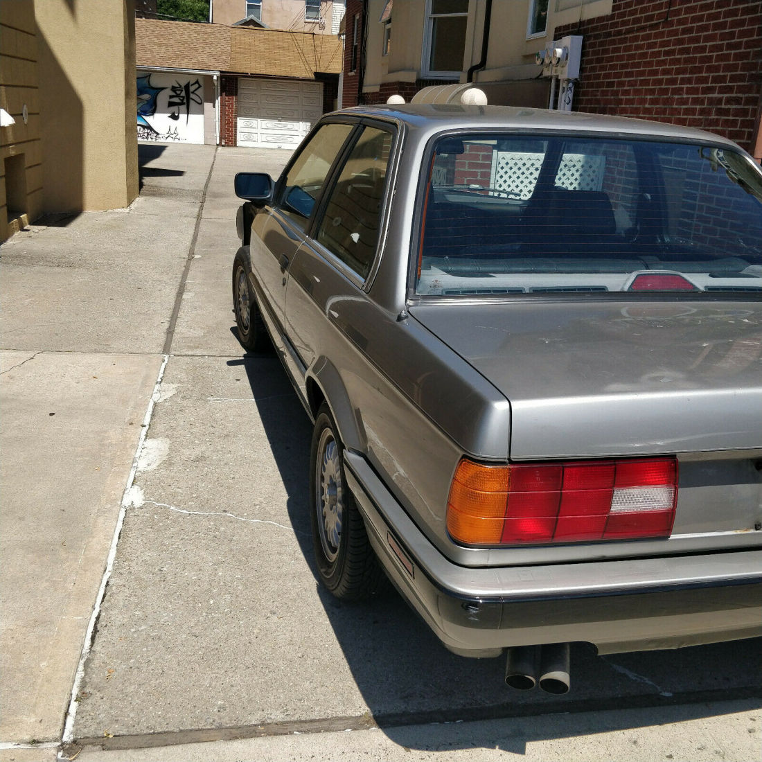 1989 BMW e30 325i - LSD - Front right fender damage body damage - Starts & Runs 1989 BMW 3-Series I