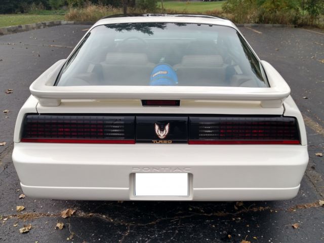 1989 Pontiac Trans Am 2-door - photo 2