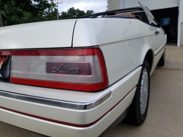 1989 Cadillac Allante CONVERTIBLE - photo 9