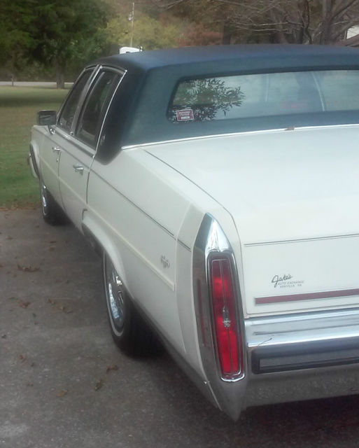 1989 Cadillac Brougham Vinyl Top - photo 4