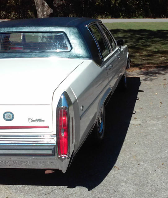 1989 Cadillac Brougham Vinyl Top - photo 5