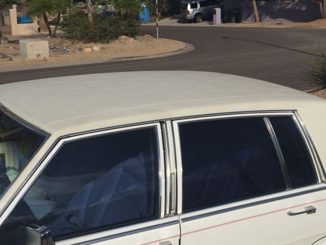 1989 Cadillac Brougham Base Sedan 4-Door - photo 5