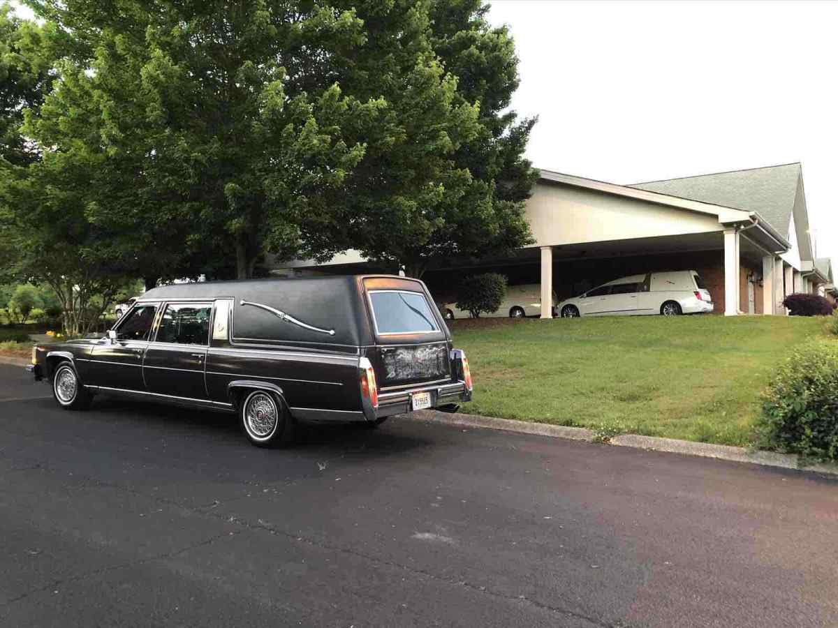 1989 Cadillac Brougham Hearse - photo 4