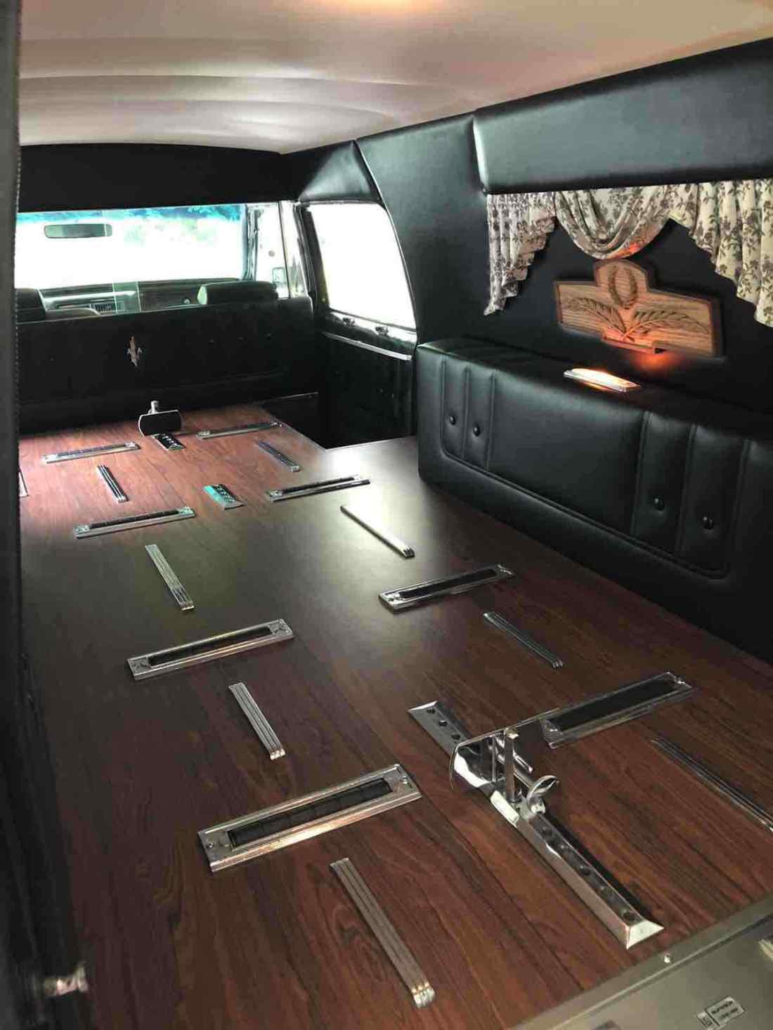 1989 Cadillac Brougham Hearse - photo 9