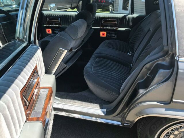 1989 Cadillac Brougham - photo 11