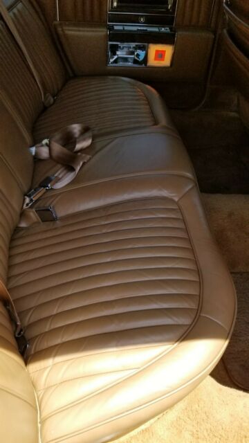 1989 Cadillac Brougham Sedan - photo 10