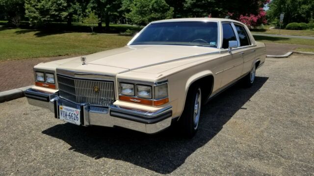 1989 Cadillac Brougham Sedan - photo 2