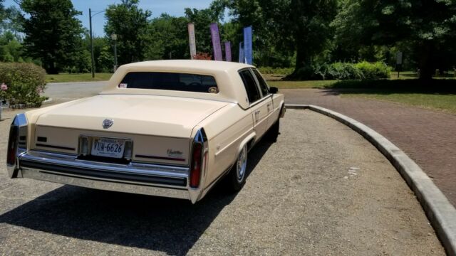 1989 Cadillac Brougham Sedan - photo 4