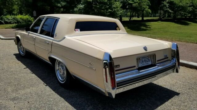 1989 Cadillac Brougham Sedan - photo 5