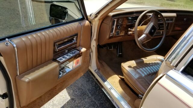 1989 Cadillac Brougham Sedan - photo 6