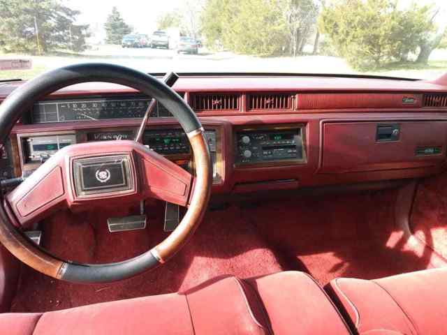 1989 Cadillac DeVille Sedan - photo 7