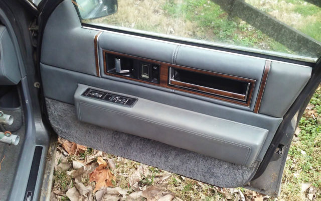 1989 Cadillac DeVille 4dr Sedan - photo 5