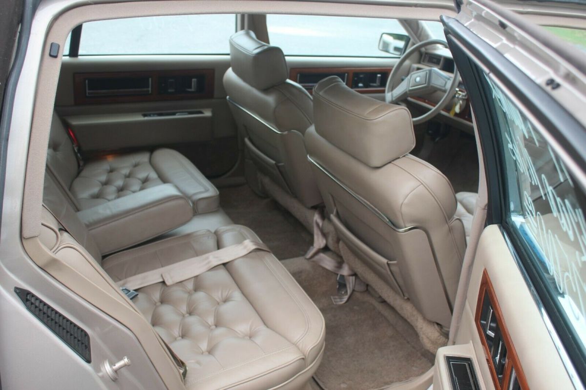 1989 Cadillac Fleetwood - photo 2