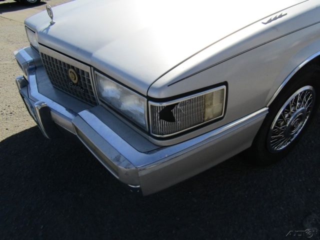 1989 Cadillac DeVille Base Sedan 4-Door - photo 10