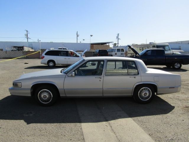 1989 Cadillac DeVille Base Sedan 4-Door - photo 2