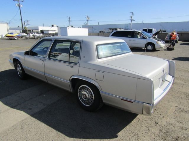 1989 Cadillac DeVille Base Sedan 4-Door - photo 3