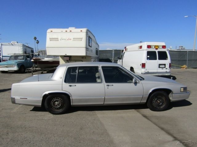 1989 Cadillac DeVille Base Sedan 4-Door - photo 6