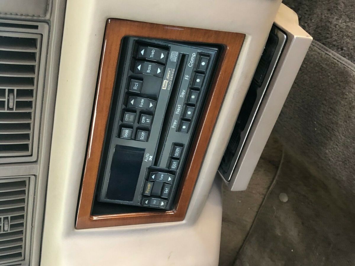 1989 Cadillac Fleetwood - photo 11