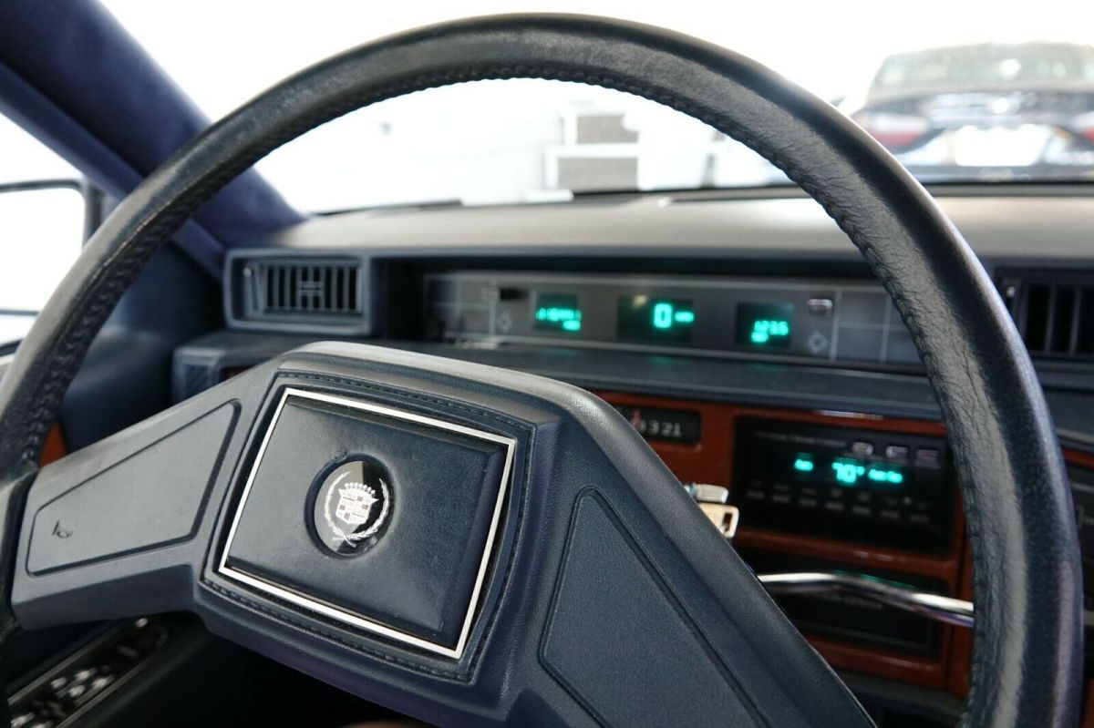 1989 Cadillac Fleetwood - photo 11
