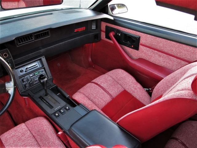 1989 Chevrolet Camaro IROC-Z - photo 11