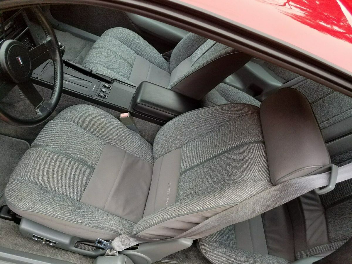 1989 Chevrolet Camaro IROC Z - photo 10