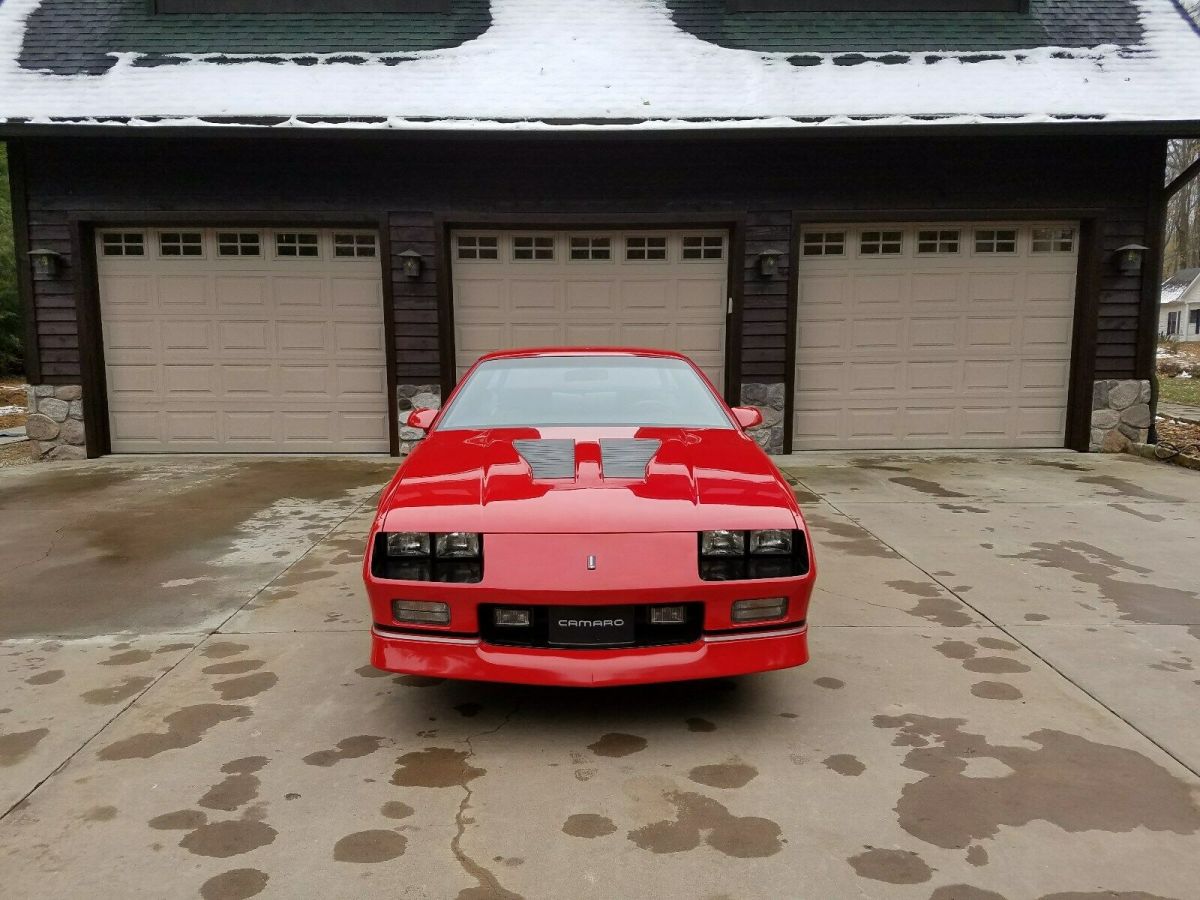 1989 Chevrolet Camaro IROC Z - photo 3