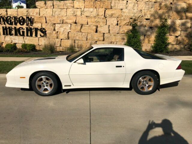 1989 Chevrolet Camaro Iroc z28 - photo 2