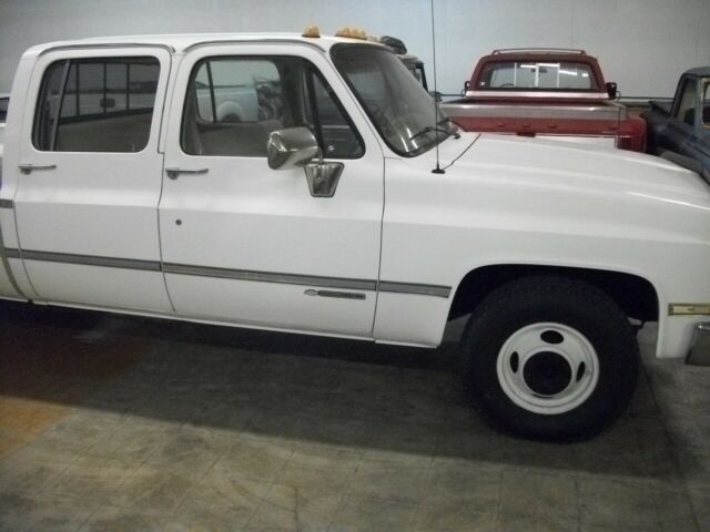 1989 Chevrolet C/K Pickup 3500 - photo 11