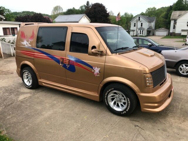 1989 Chevrolet Astro - photo 2