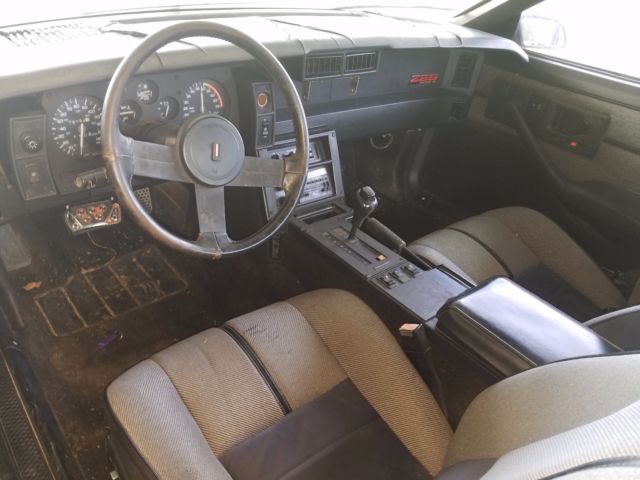 1989 Chevrolet Camaro Black blue stripe. grey IROC Z cloth - photo 7