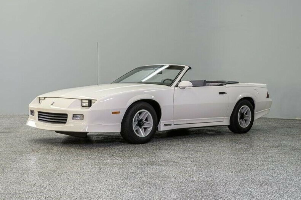 1989 Chevrolet Camaro RS 44109 Miles White Convertible 305ci 4-Spd Auto 1989 Chevrolet Camaro RS