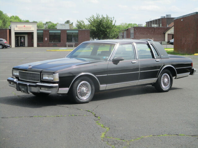 1989 Chevrolet Caprice NO RESERVE LOW MILES! CLEAN! RUNS DRIVES GREAT! 1989 Chevrolet Caprice LS CLASSIC BROUGHAM 5.0L V8 2ND OWNER 62K MLS ONLY