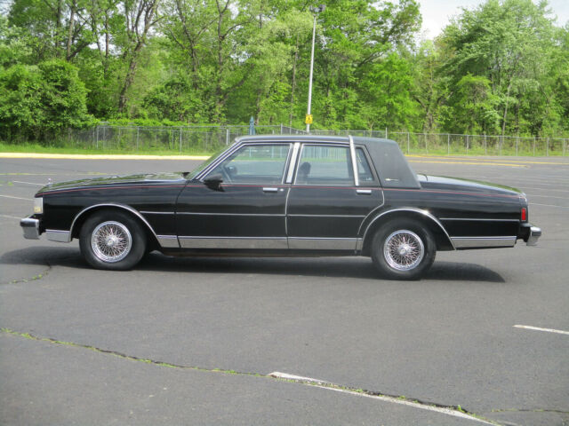 1989 Chevrolet Caprice LS CLASSIC BROUGHAM 5.0L V8 2ND OWNER 62K MLS ONLY - photo 2
