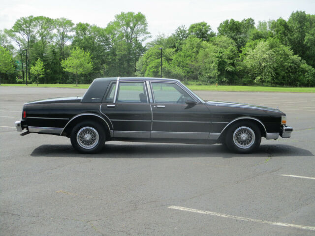 1989 Chevrolet Caprice LS CLASSIC BROUGHAM 5.0L V8 2ND OWNER 62K MLS ONLY - photo 3