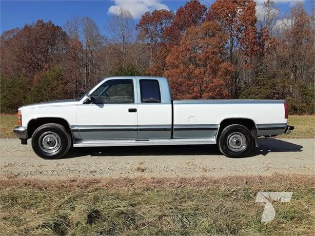 1989 Chevrolet 3/4 Ton Pickups K2500 Silverado 2dr 4WD Extended Cab LB - photo 2
