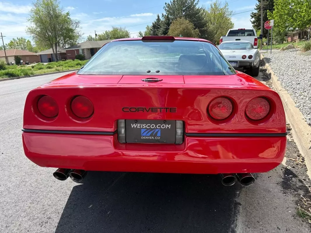 1989 Chevrolet Corvette Coupe ONLY 19K miles and looks like new still - photo 6